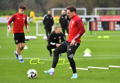 201123 - Welsh Football Training - Connor Roberts during training