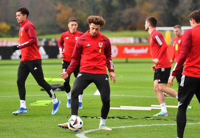 201123 - Welsh Football Training - Ethan Ampadu during training