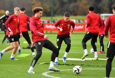 201123 - Welsh Football Training - Ethan Ampadu during training