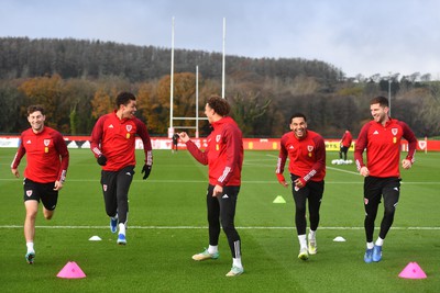 201123 - Welsh Football Training - Ben Davies, Brennan Johnson, Ethan Ampadu, Ben Cabango, Chris Mepham during training