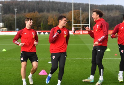 201123 - Welsh Football Training - Ben Davies, Brennan Johnson, Ethan Ampadu during training