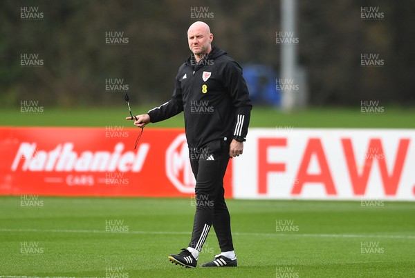 201123 - Welsh Football Training - Robert Page during training