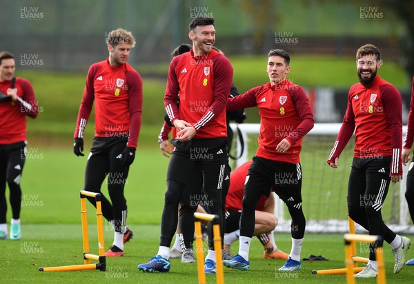 201123 - Welsh Football Training - Kieffer Moore during training