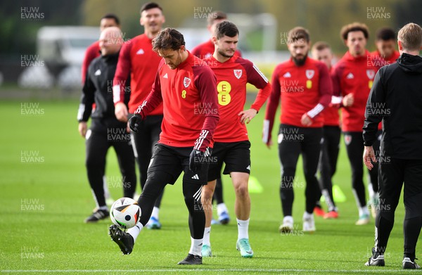 201123 - Welsh Football Training - Tom Lockyer during training
