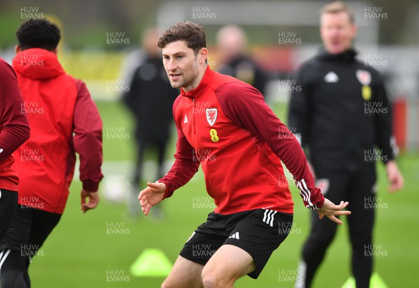 201123 - Welsh Football Training - Ben Davies during training