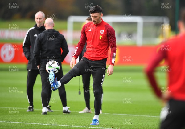 201123 - Welsh Football Training - Kieffer Moore during training
