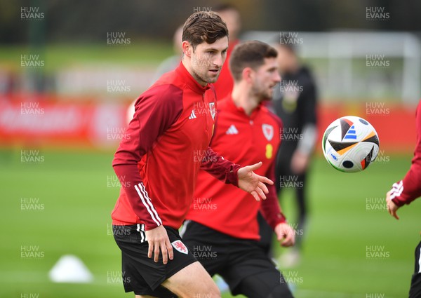 201123 - Welsh Football Training - Ben Davies during training
