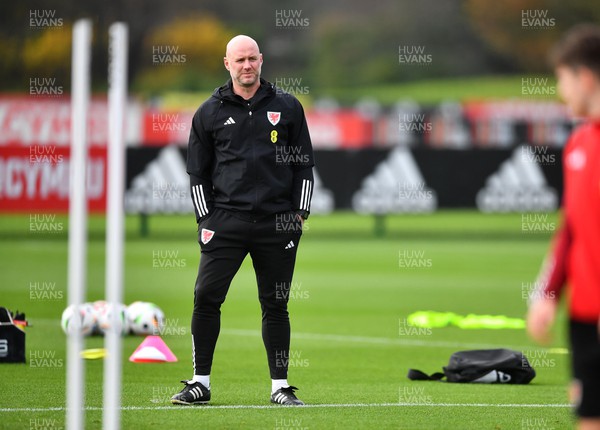 201123 - Welsh Football Training - Robert Page during training