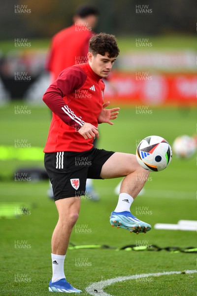 201123 - Welsh Football Training - Dan James during training