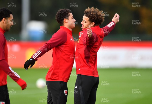 201123 - Welsh Football Training - Brennan Johnson and Ethan Ampadu during training