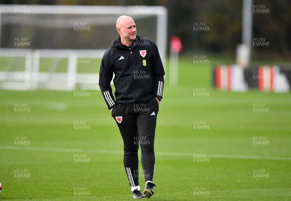 201123 - Welsh Football Training - Robert Page during training