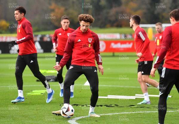201123 - Welsh Football Training - Ethan Ampadu during training