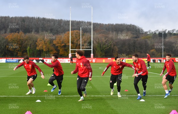 201123 - Welsh Football Training - Ben Davies, Brennan Johnson, Ethan Ampadu, Ben Cabango, Chris Mepham during training