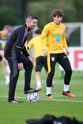 230926 - Wales Football Training - Wales coach Alan Sheehan during training ahead of their upcoming Nations League match against Portugal