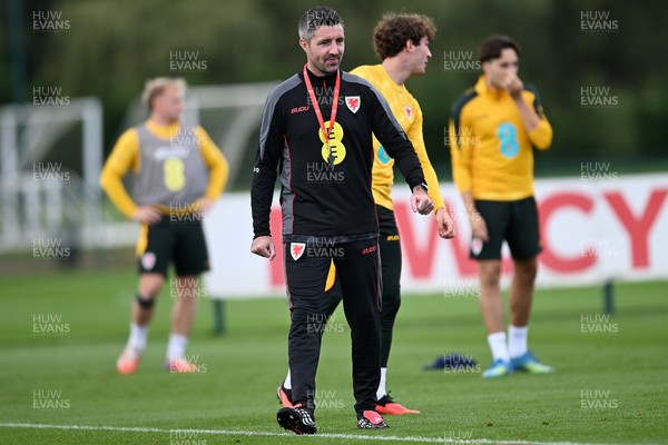 230926 - Wales Football Training - Wales coach Alan Sheehan during training ahead of their upcoming Nations League match against Portugal