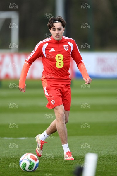 250326 - Wales Football Training - Joel Colwill of Wales during training ahead of their World Cup play-off match against Bosnia-Herzegovina