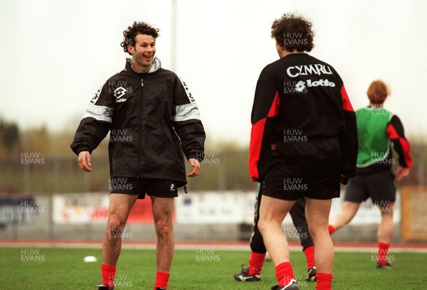 250397 - Wales Football Training - Ryan Giggs shares a joke with Barry Horne