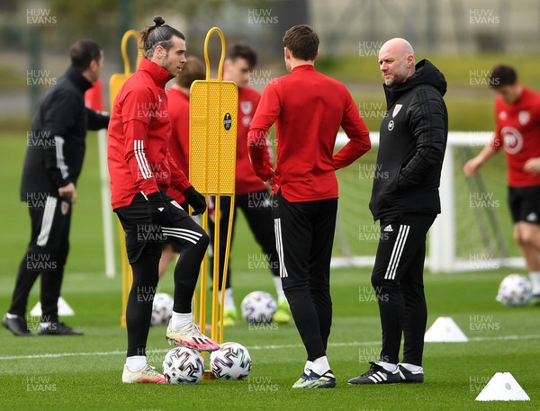 290321 - Wales Football Training - Gareth Bale talks to Robert Page