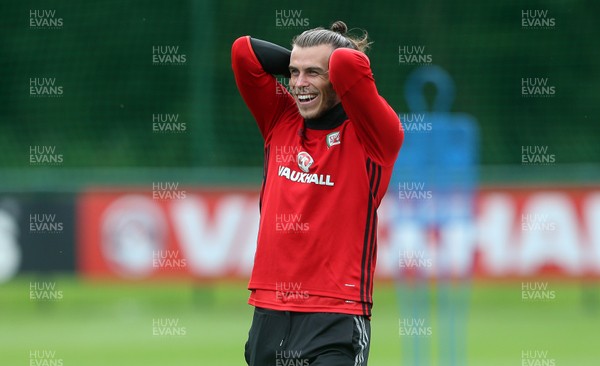 290817 - Wales Football Training - Gareth Bale during training