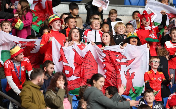151122 - Wales Football Training Session -  Schoolchildren look on during the final Wales training session and send off as the team depart for the FIFA World Cup in Qatar