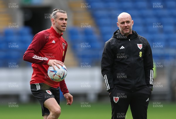 151122 - Wales Football Training Session - Gareth Bale of Wales and Wales manager Rob Page during the final Wales training session and send off as the team depart for the FIFA World Cup in Qatar