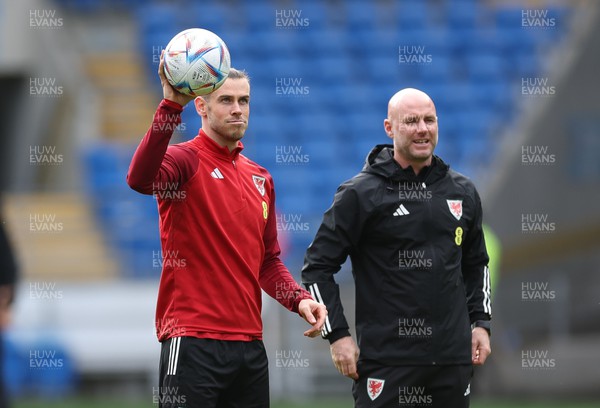 151122 - Wales Football Training Session - Gareth Bale of Wales and Wales manager Rob Page during the final Wales training session and send off as the team depart for the FIFA World Cup in Qatar