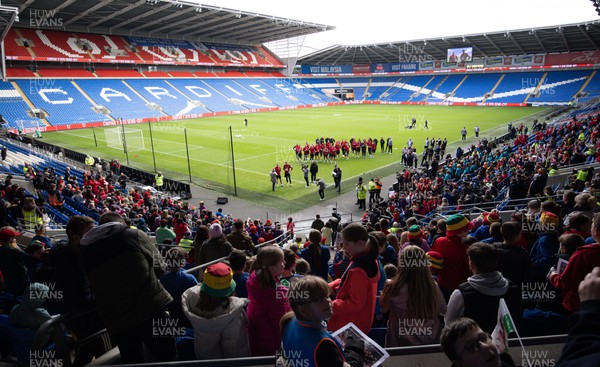 151122 - Wales Football Training Session - Wales players lead by Gareth Bale thank the schoolchildren for their support during the final Wales training session and send off as the team depart for the FIFA World Cup in Qatar