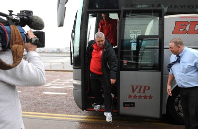 Wales leave for Italy 120309