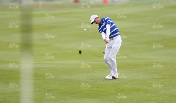 020612 -  ISPS Handa Wales Open Golf, Round 3, Celtic Manor, Newport - Ross Fisher plays his approach to the first green