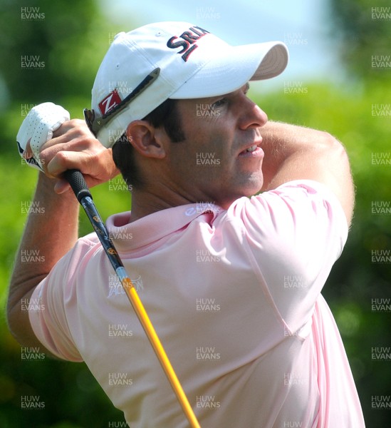 04.06.10 - Wales Open Golf, Day 2 Bradley Dredge on the 4th tee 