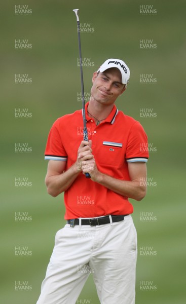 06.06.10.. Celtic Manor Wales Open 2010, Round 4 -  Wales' Rhys Davies on the 18th after missing his first attempt at putting 