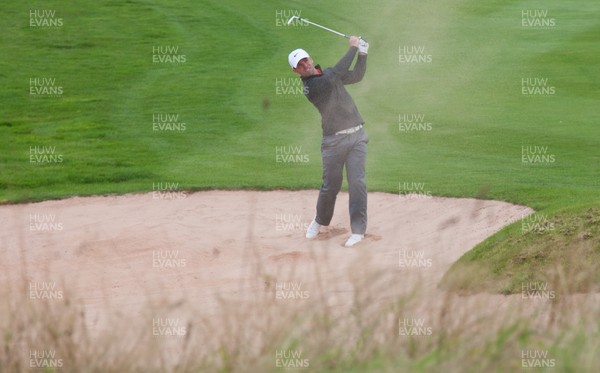 180914 - ISPS Handa Wales Open Golf 2014, Celtic Manor Resort, south Wales - England's Paul Casey plays out of the sand during the first round of matches in the Wales Open 2014