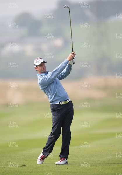 180914 - ISPS Handa Wales Open Golf 2014, Celtic Manor Resort, south Wales - Wales' Bradley Dredge drives down the first during the first round of matches in the Wales Open 2014