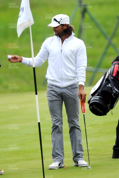 01.06.10 - Wales Open Golf Johan Edfors takes part in a practice session ahead of this years Wales Open Golf 