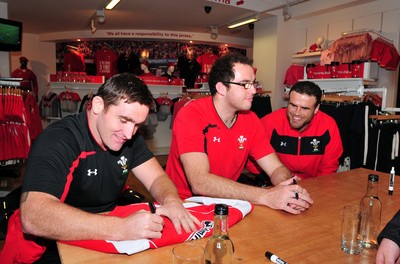 180412- Wales players signing- Jamie Roberts, Lou Reed and Huw Bennett signing autographs at the Cardiff Arms Shop