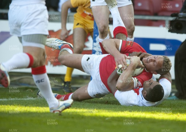 251012 -  Wales v England - Rugby League -     Christian Roets of Wales, scores   