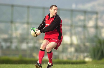 040601  - Wales Rugby Training - Alan Bateman goes through his paces in training in Osaka