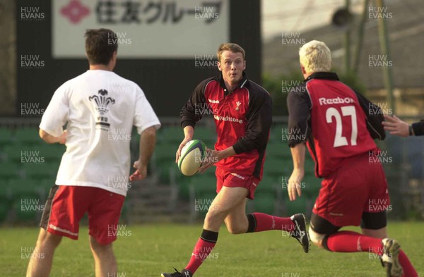 040601  - Wales Rugby Training - Kevin Morgan goes through his paces in training