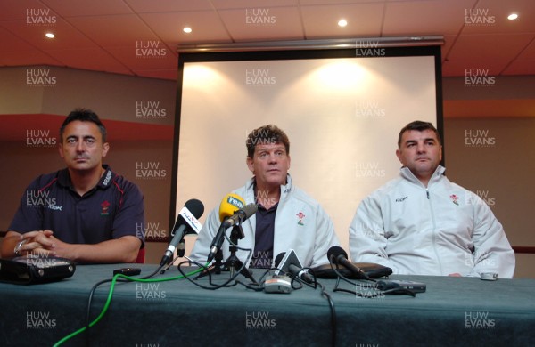 04.06.07 - Wales Rugby - (L-R)Wales Assistant Coach, Nigel Davies; Head Coach, Gareth Jenkins and Defence Coach, Rowland Phillips talk to reporters 