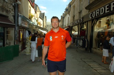 11.09.07 - Wales Team in France for Rugby World Cup - Ian Gough looks around a walled city in St Nazaire 