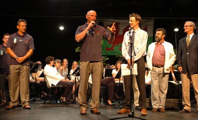10.09.07 - Wales Team in France for Rugby World Cup - Wales Captain, Gareth Thomas gives a speech in French as he attends a reception that was put on by locals 