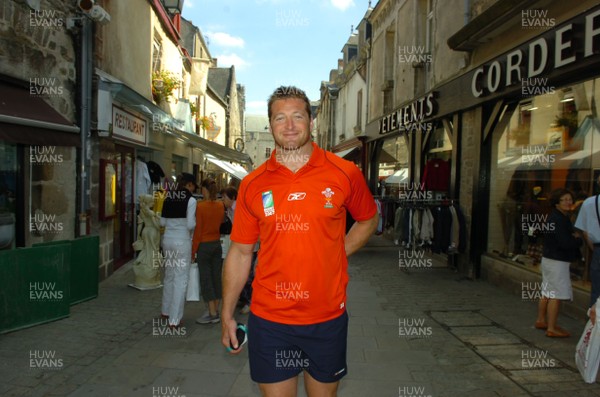 11.09.07 - Wales Team in France for Rugby World Cup - Ian Gough looks around a walled city in St Nazaire 
