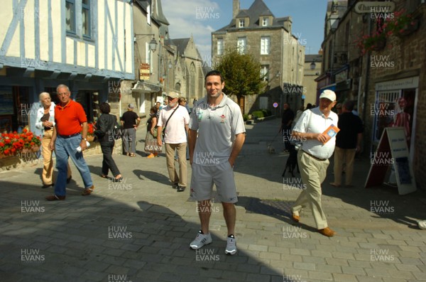 11.09.07 - Wales Team in France for Rugby World Cup - Stephen Jones looks around a walled city in St Nazaire 