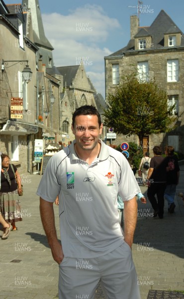 11.09.07 - Wales Team in France for Rugby World Cup - Stephen Jones looks around a walled city in St Nazaire 
