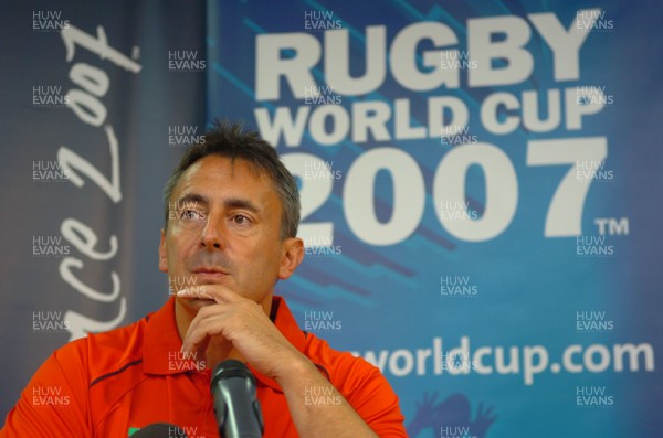 11.09.07 - Wales Rugby World Cup Press Conference - Wales Attack coach, Nigel Davies answers questions from the media 