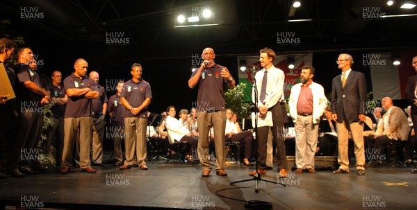 10.09.07 - Wales Team in France for Rugby World Cup - Wales Captain, Gareth Thomas gives a speech in French as he attends a reception that was put on by locals 