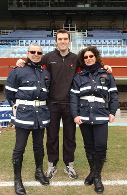 140203 - Wales Rugby in Italy - Robert Sidoli meets two police officers at training