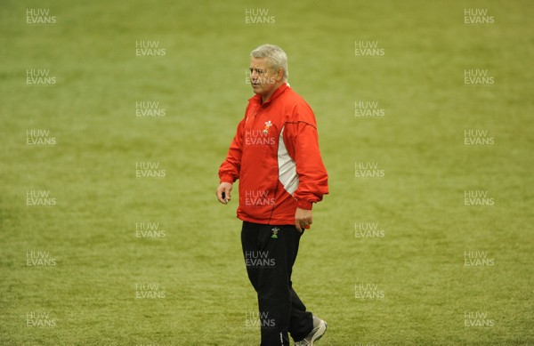 18.02.10 - Wales Rugby Training - Wales Head coach Warren Gatland during training. 