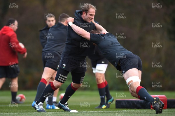 201118 - Wales Rugby Training - Alun Wyn Jones and Dan Lydiate during training