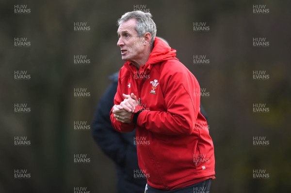 201118 - Wales Rugby Training - Rob Howley during training